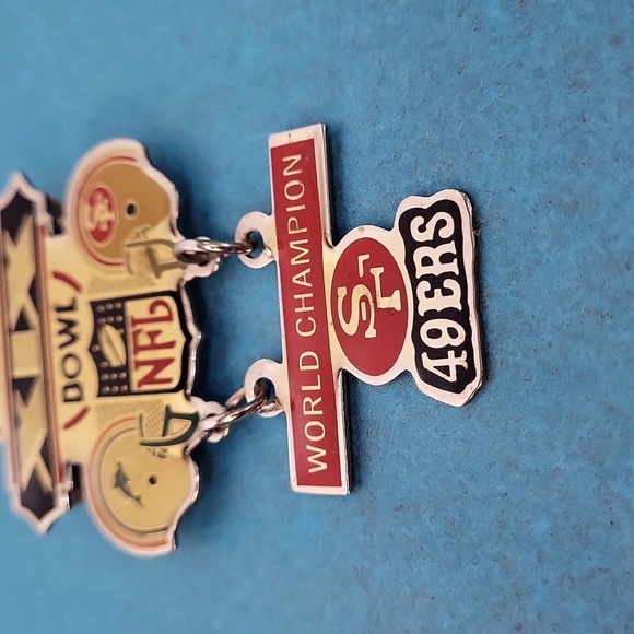 1985 Superbowl Pin - Picture 3 of 7